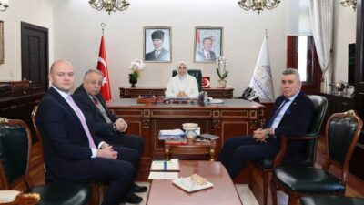 Valilik makamında düzenlenen haftalık değerlendirme toplantısında; Vali Yardımcıları Celil Ateşoğlu,