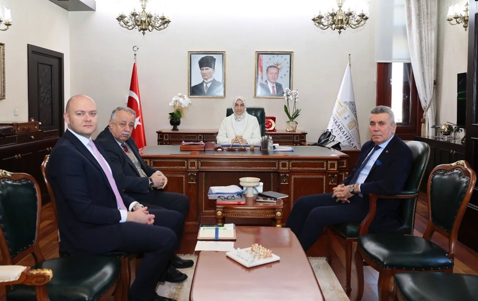 Valilik makamında düzenlenen haftalık değerlendirme toplantısında; Vali Yardımcıları Celil Ateşoğlu,