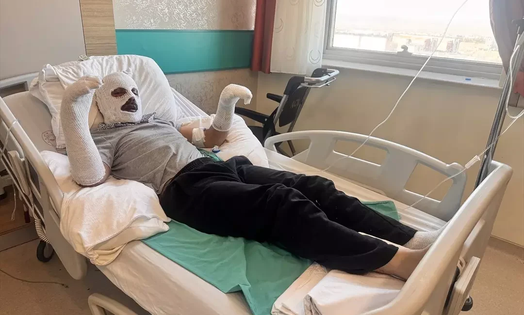 Kars’ın Digor ilçesinde yaşayan işitme engelli Mehmet Gezer mutfak tüpündeki