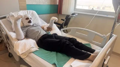 Kars’ın Digor ilçesinde yaşayan işitme engelli Mehmet Gezer mutfak tüpündeki