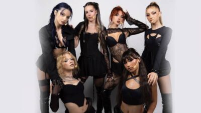 Manifest müzik grubunun üyeleri hakkında, sahne performanslarındaki dans figürleri nedeniyle