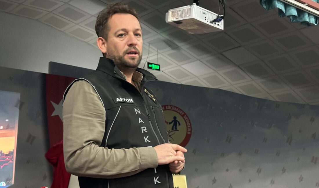 Neriman İbrahim Küçükkurt Konferans Salonu’nda düzenlenen “Bağımlılıkla Mücadele Semineri”, yoğun