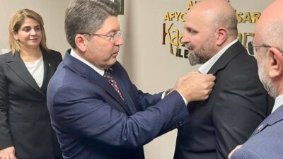 Programda, Bolvadin İlçe Başkanı Yasin Nurbaş’a teşkilat çalışmalarındaki özverili ve
