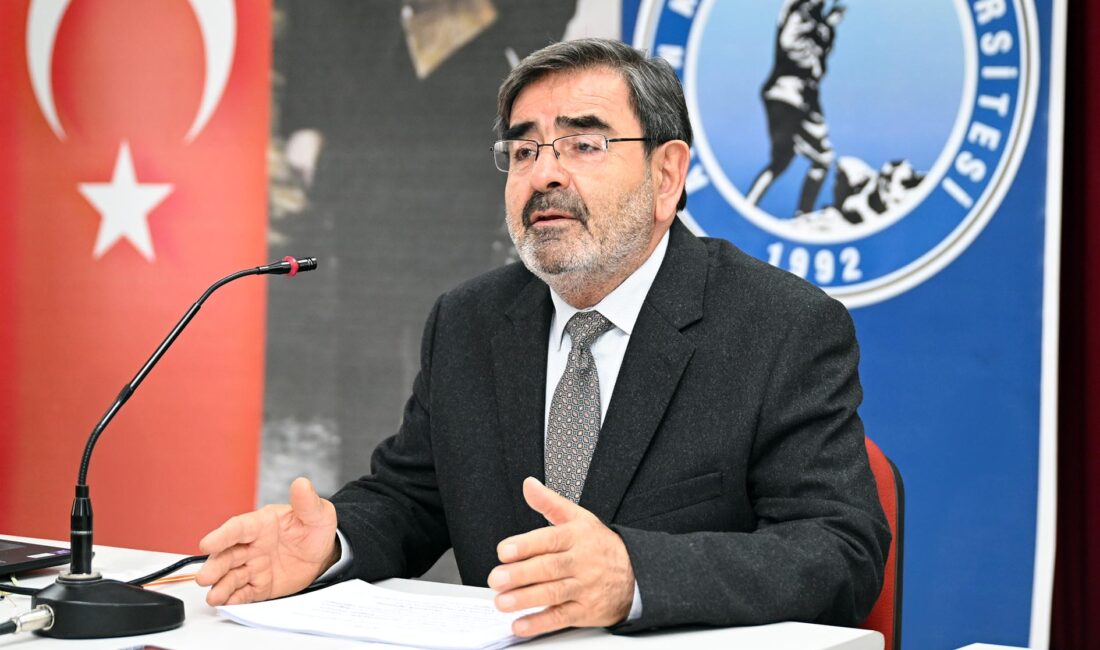 Erdal Akar Konferans Salonunda düzenlenen ve Fen Edebiyat Fakültesi Türk