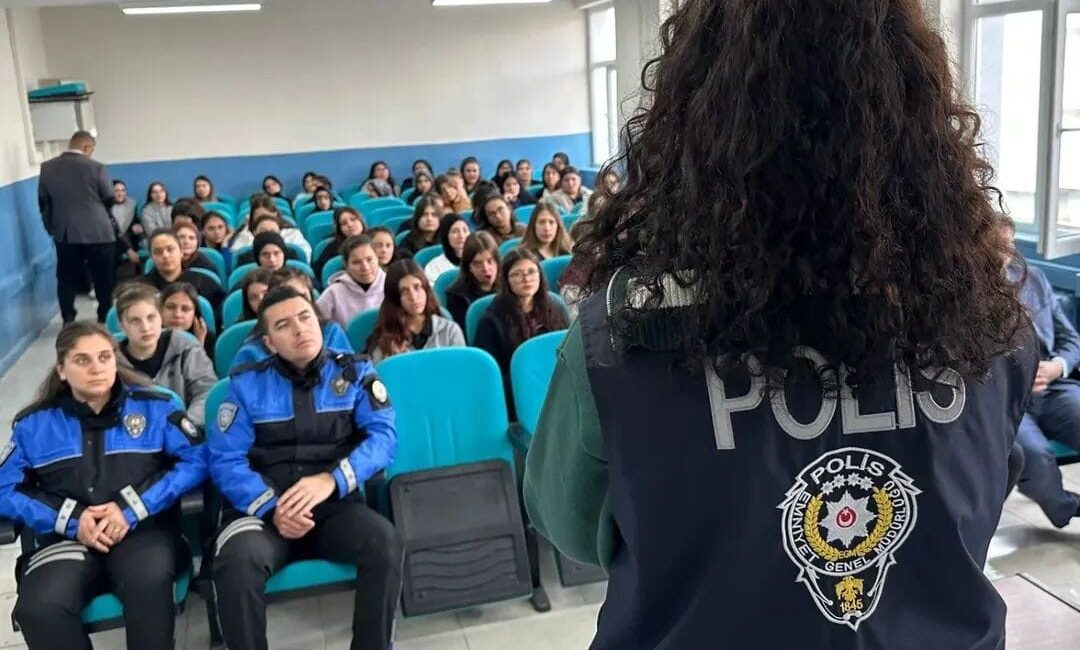 Afyonkarahisar İl Emniyet Müdürlüğü birimleri tarafından gerçekleştirilen eğitimlerde; güvenli internet