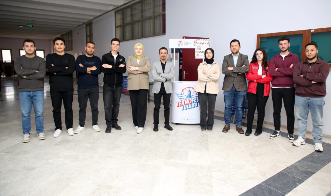 Abdullah Kaptan Konferans Salonunda düzenlenen öğrenci buluşmaları etkinliğinde; Türkiye Teknoloji
