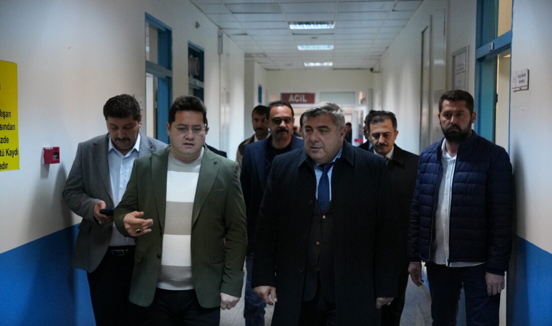 Ziyaret kapsamında; hastanede öğrencilerin yanında olan Özburun Belediye Başkanı Bünyamin