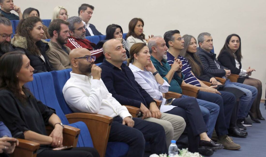 Etkinliğin açılış konuşmasını yapan Prof. Dr. Tuncer, günümüzde sağlık bilimlerinin