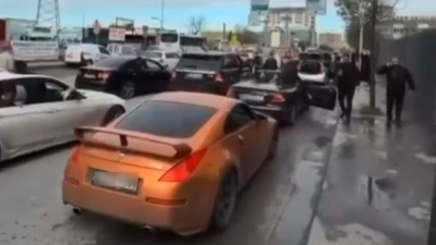 Bağcılar Mahmutbey Mahallesi, Arnavutköy Yolu üzerinde lüks araçlarla düğün konvoyu