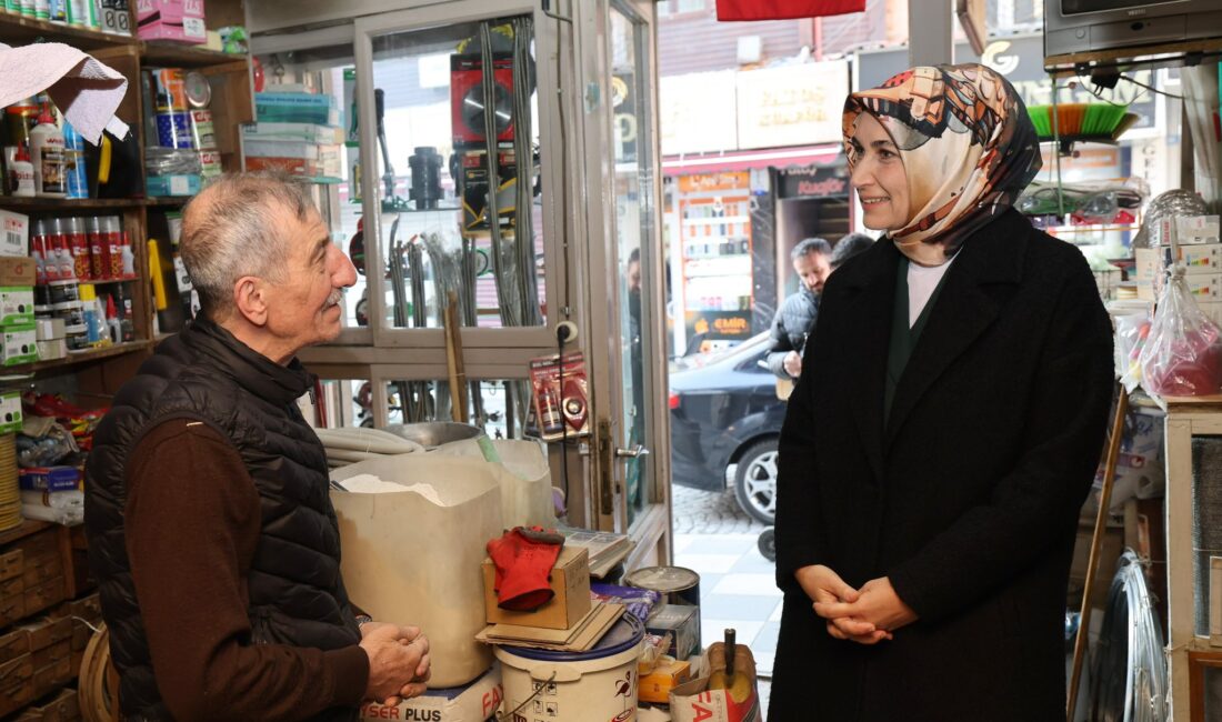Vali Yiğitbaşı, Uzun Çarşı Demirciler Geçidi’nde yeni açılan Frigya Gazozcusu’nu