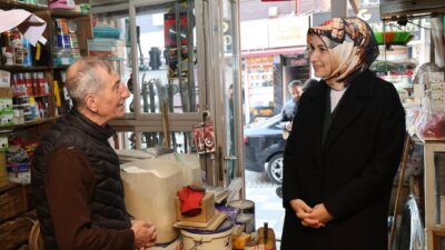 Vali Yiğitbaşı, Uzun Çarşı Demirciler Geçidi’nde yeni açılan Frigya Gazozcusu’nu