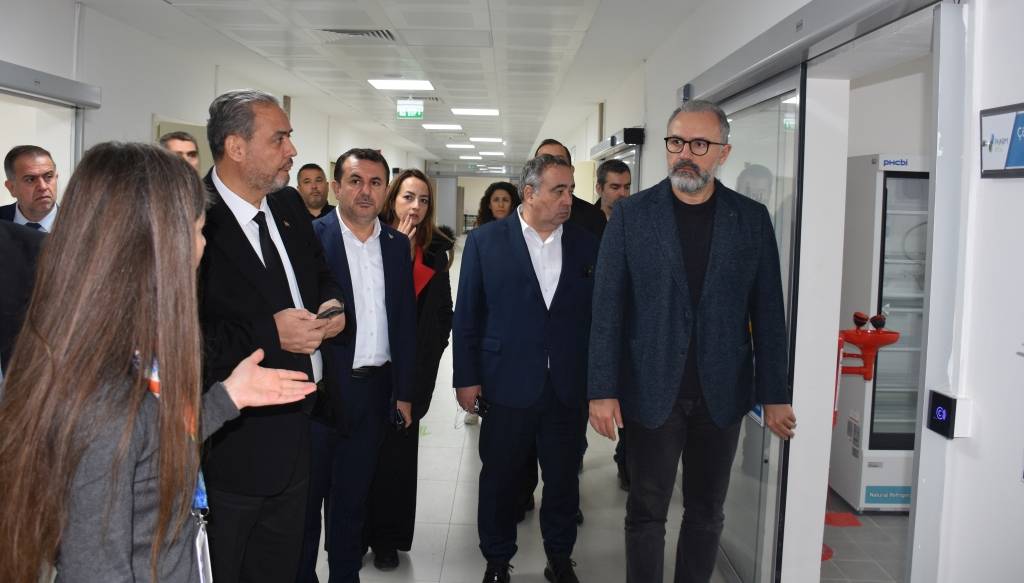 Holdingin Yönetim Kurulu Başkanı Hüseyin Çelik, Başkan Yardımcısı Ahmet Mert