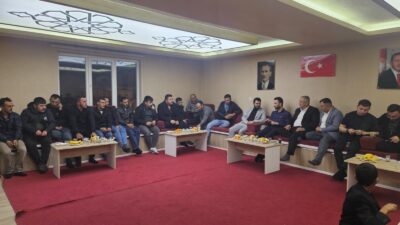 Beldelerde düzenlenen ziyaretlerde gençlerin yoğun ilgisiyle karşılanan Başkan İntepe, gençlerle