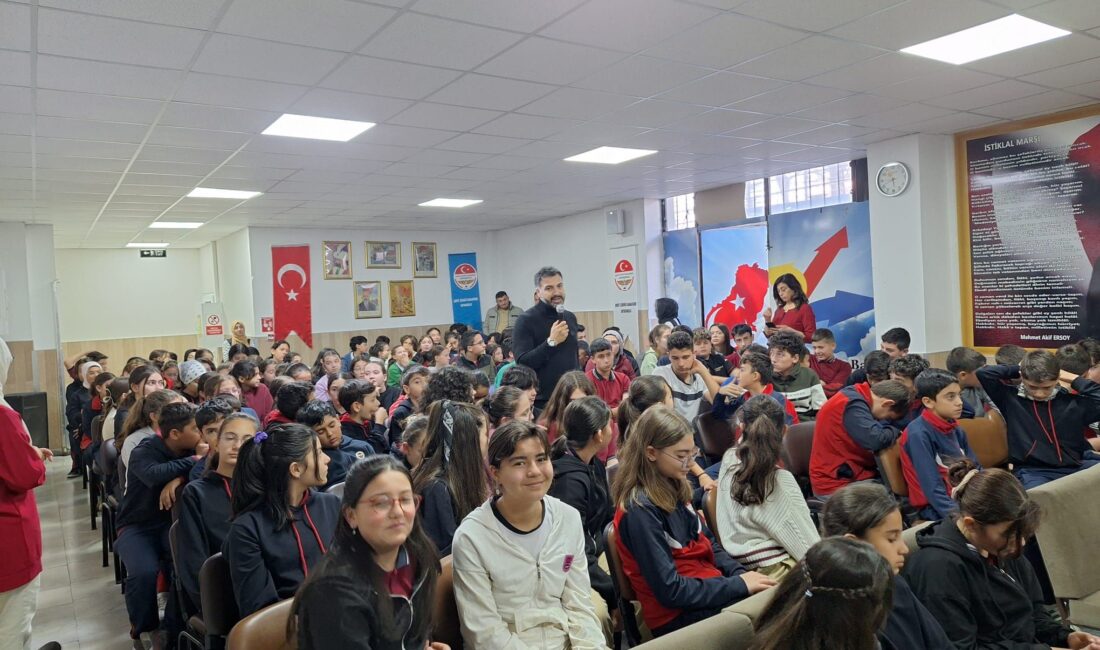 Etkinlikte hekimliği tanıtarak bu mesleğin öneminden ve değerinden bahseden Doç.