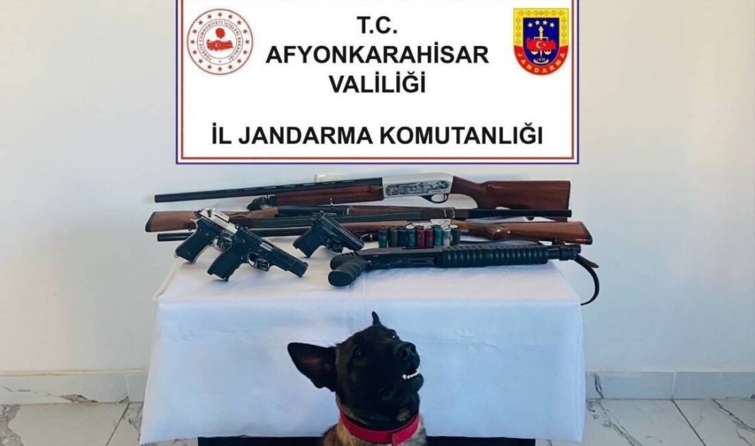 Jandarma ekiplerinin yaptığı aramada, 4 adet yivsiz av tüfeği, 3
