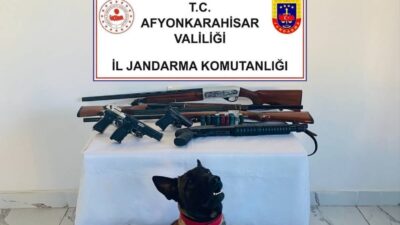 Jandarma ekiplerinin yaptığı aramada, 4 adet yivsiz av tüfeği, 3