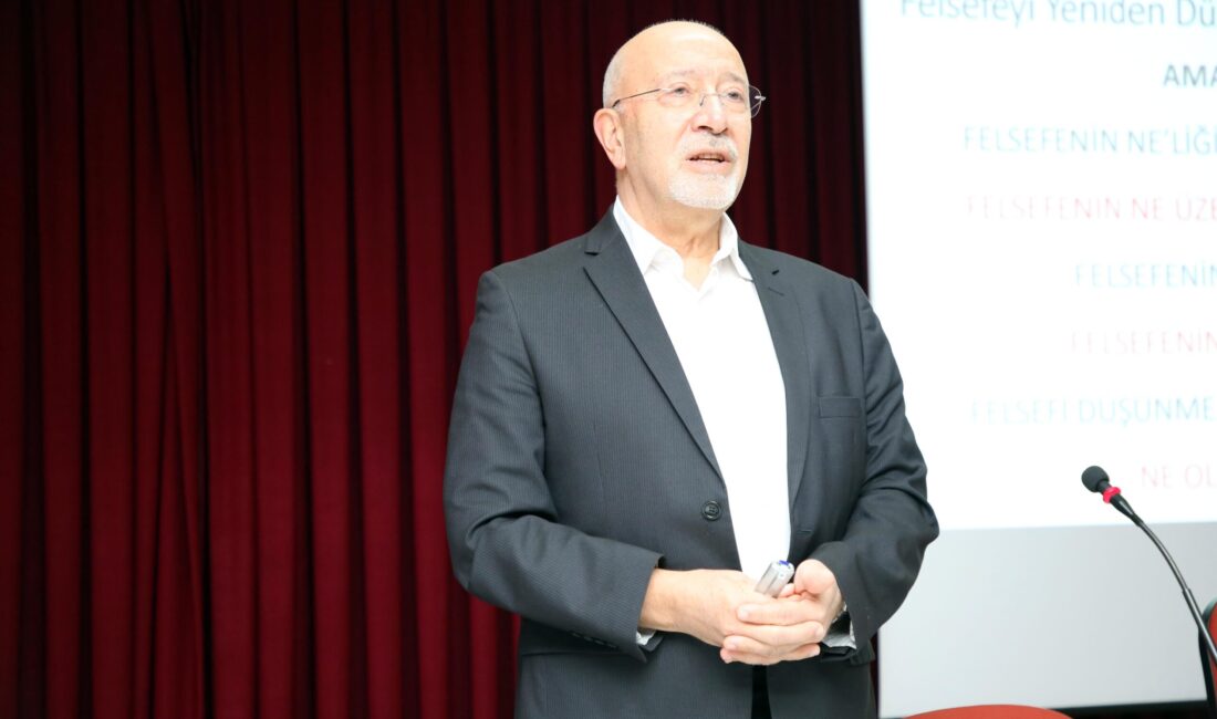 Felsefenin nesnesi ve konusunun varlık problemi etrafında şekillendiğini belirten Çüçen,