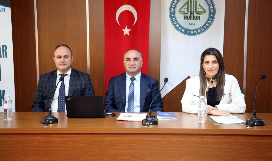 Hukuk Fakültesi Konferans Salonunda gerçekleştirilen Afyonkarahisar Denetimli Serbestlik Müdürü Mahmut