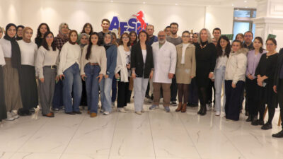 Zafer Sağlık Külliyesi A Blok fuayesindeki sergiyi, Rektör Yardımcıları Prof.