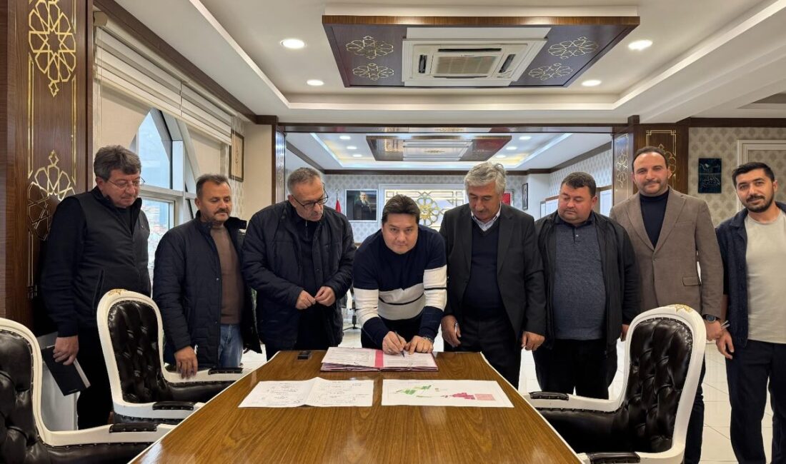 Toplantıya Meclis Üyeleri İrfan Ertürk ve Hasan Tok, Özbek Mühendislik’in