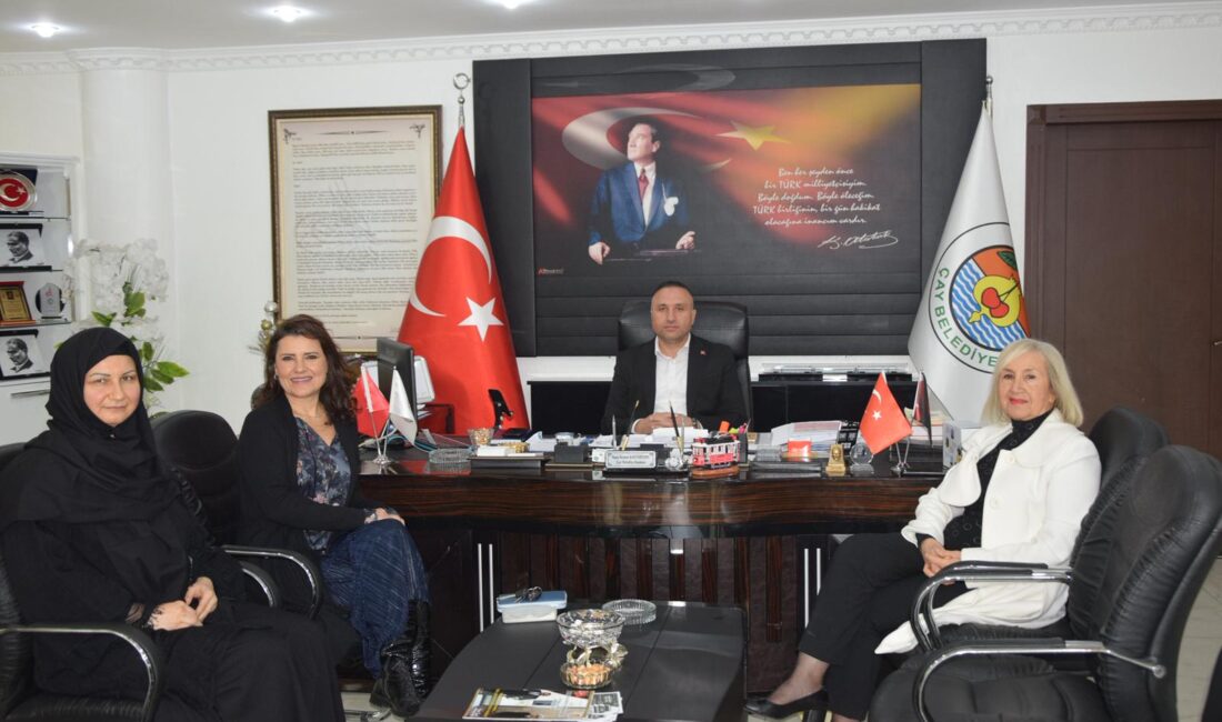 Ziyaret sırasında Dernek Başkanı Dr. Asuman Kaplan Algı, Başkan Kantartopu’na