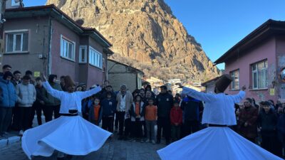 Mevlevi Camii’nde okunan mevlitle başlayan etkinlikler, dualar ve sema gösterisiyle