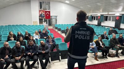 Neriman İbrahim Küçükkurt Konferans Salonu’nda düzenlenen “Bağımlılıkla Mücadele Semineri”, yoğun