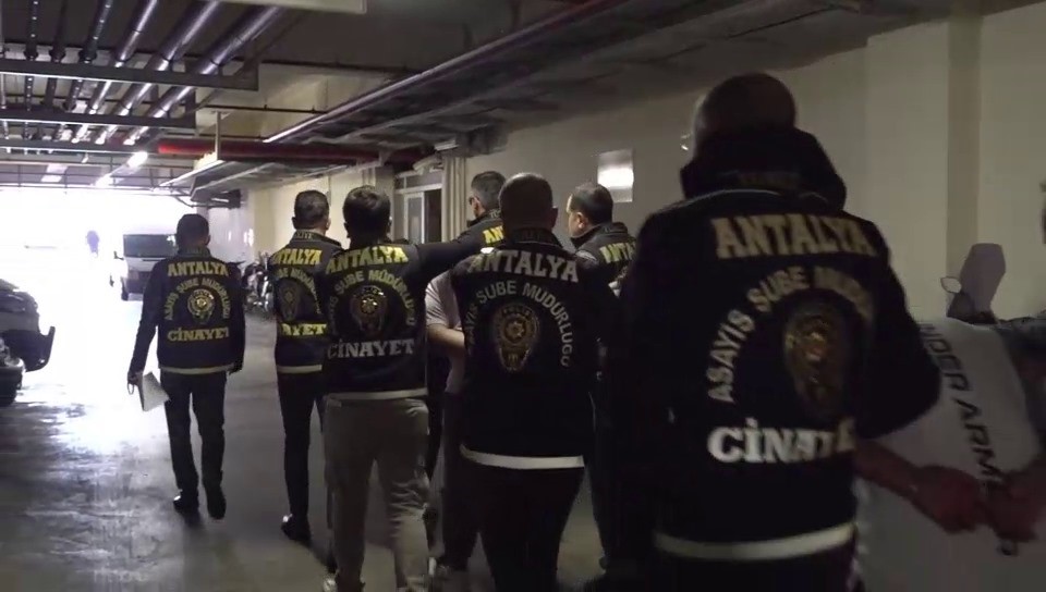 Antalya Emniyet Müdürlüğü Asayiş Şube Müdürlüğü ekipleri, Muratpaşa ilçesinde 23