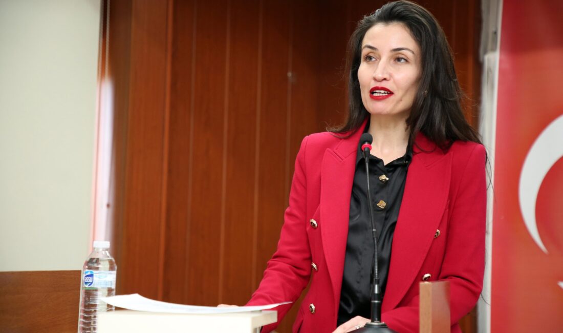 Erdal Akar Konferans Salonunda düzenlenen Fen Edebiyat Fakültesi Türk Dili