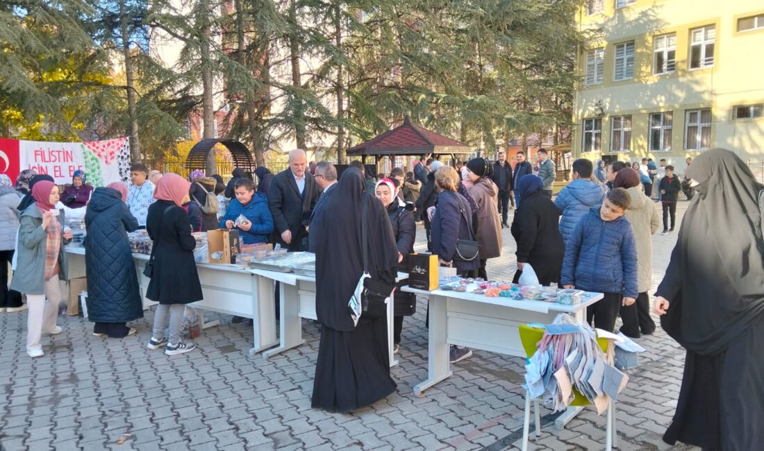 Etkinlikten elde edilen gelirin tamamının Gazze’ye bağışlanacağı belirtilirken, kermes Sandıklı’daki