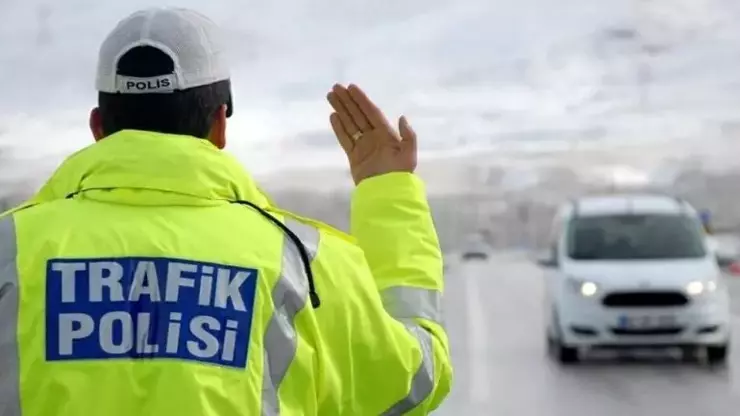 Olay, İstasyon Caddesi’nde mesai arkadaşlarıyla birlikte trafik uygulaması gerçekleştiren Polis