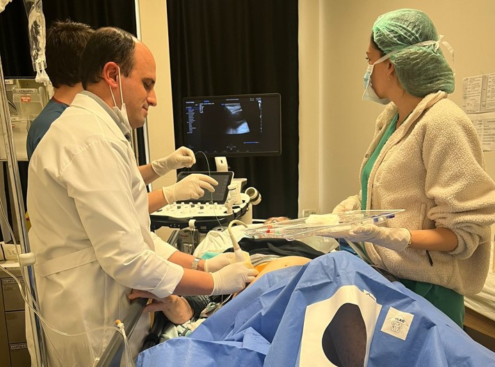 Hızla kötüleşme riski taşıyan hastaya, cerrahi müdahale yerine alternatif ve