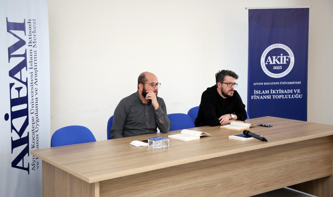 İlahiyat Fakültesi Seminer Salonunda AKİFAM Merkezi Müdürü Dr. Öğretim Üyesi