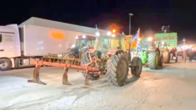 Yunanistan’da çiftçilerin artan maliyetler ve düşük alım fiyatları nedeniyle başlattığı