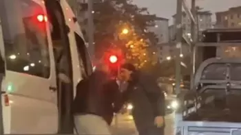 Olay, akşam saatlerinde Ümraniye İstiklal Mahallesi Kavaklıdere Caddesi’nde meydana geldi.