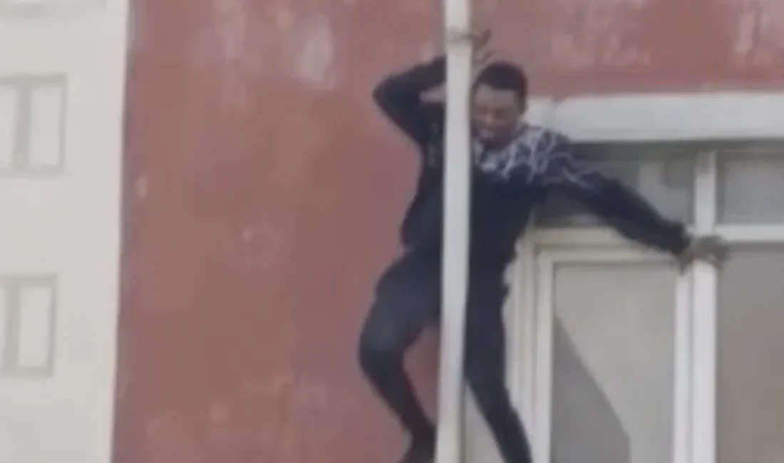 Yangın, saat 13.45 sıralarında Sultangazi Cebeci Mahallesi’nde, 2587 Sokak’ta bulunan