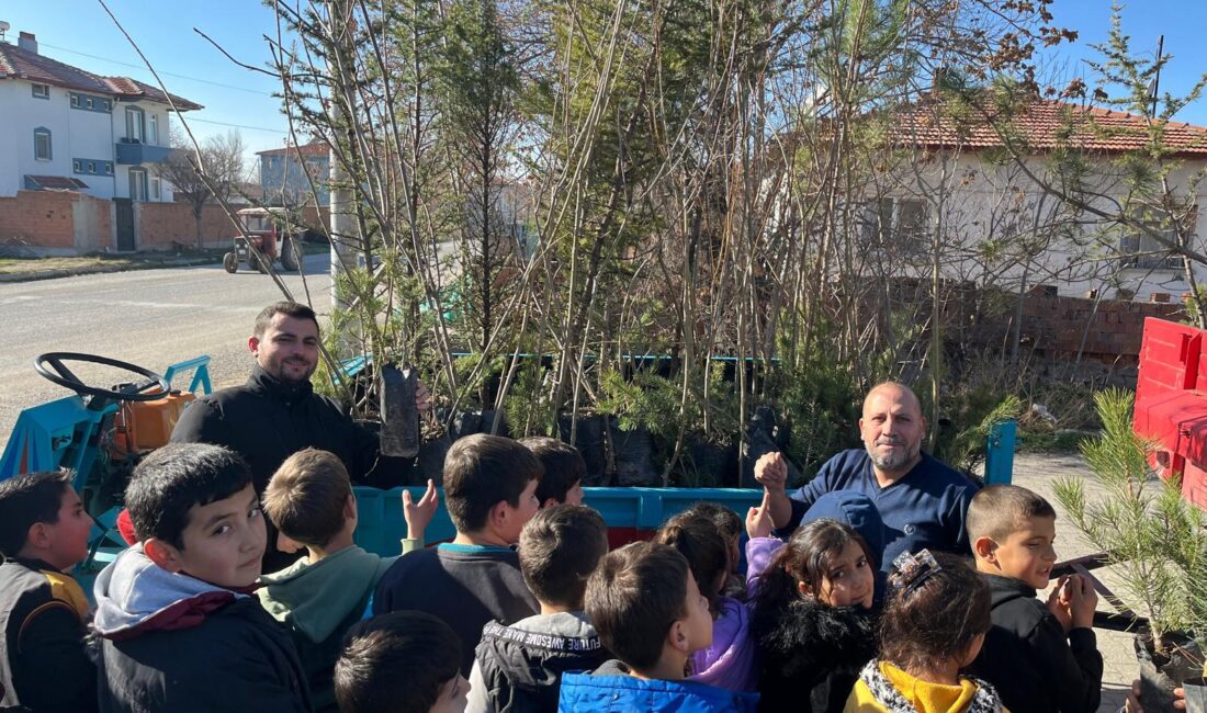 Muhtar Geçe, amaçlarının çocuklara ağaç sevgisini bir nebze olsun aşılamak