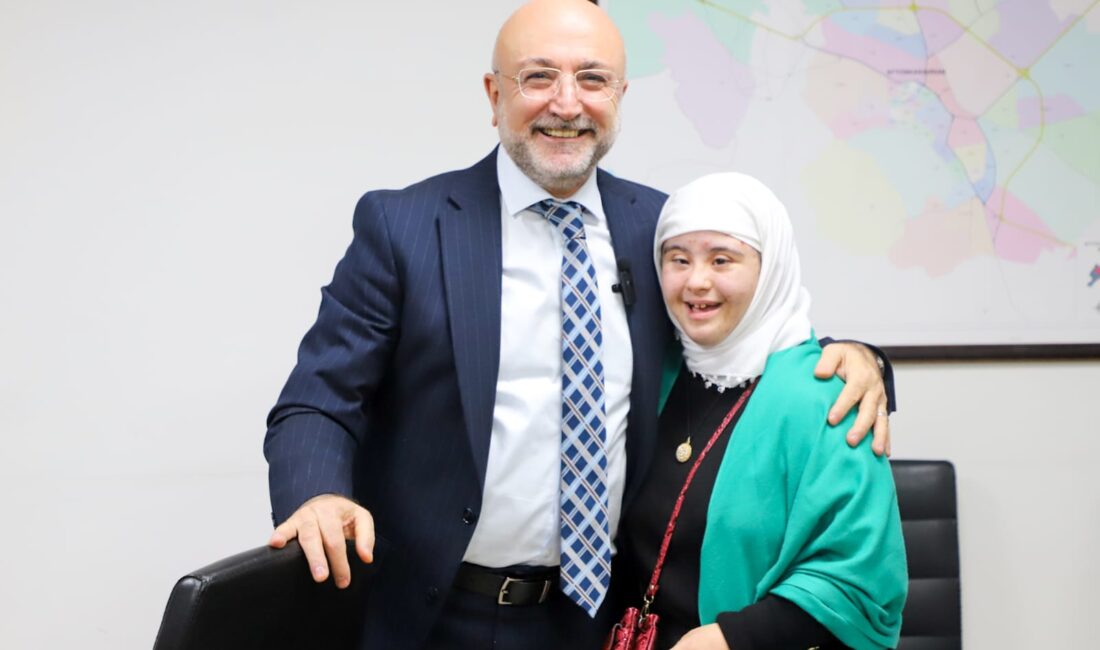 Gün boyunca vatandaşların sorunlarına çözüm üretmek için yoğun mesai harcayan