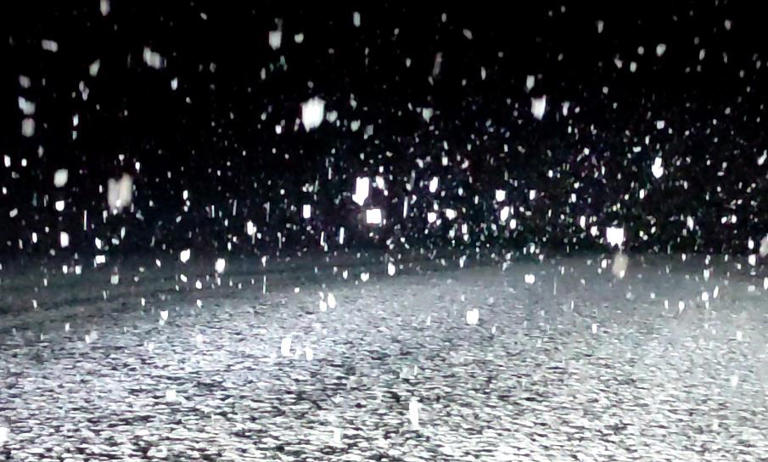 Bölgede sabah saatlerinden itibaren etkili olan kar yağışı, özellikle yüksek