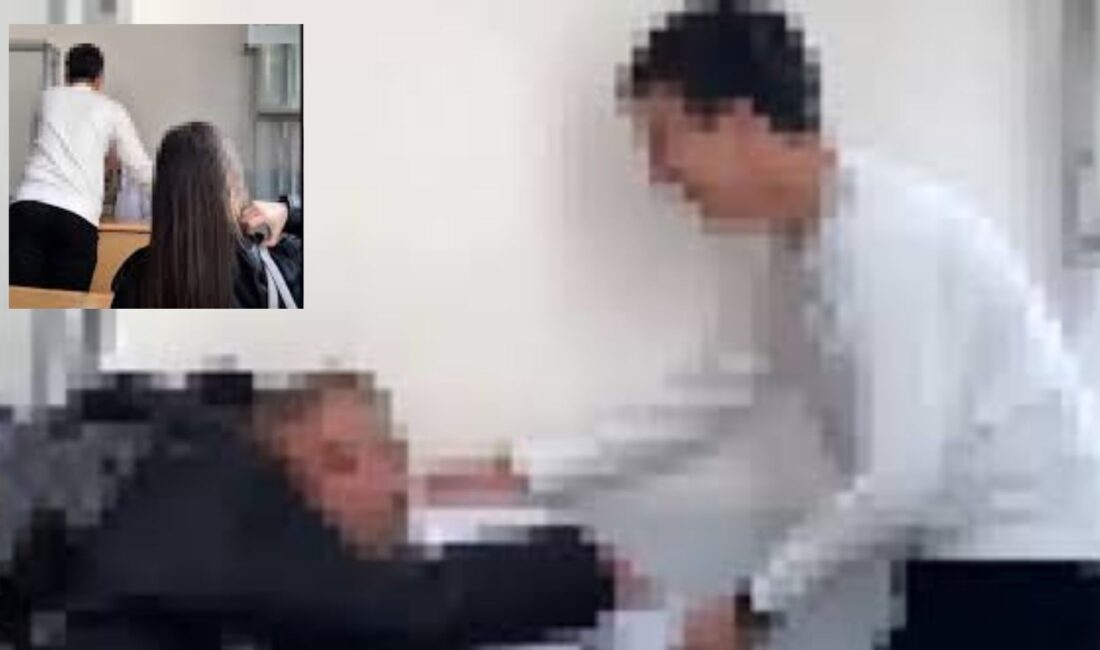 Çankaya’daki Kocatepe Mimar Kemal Anadolu Lisesi’nde öğrencilerin sınıf içinde öğretmenlerine