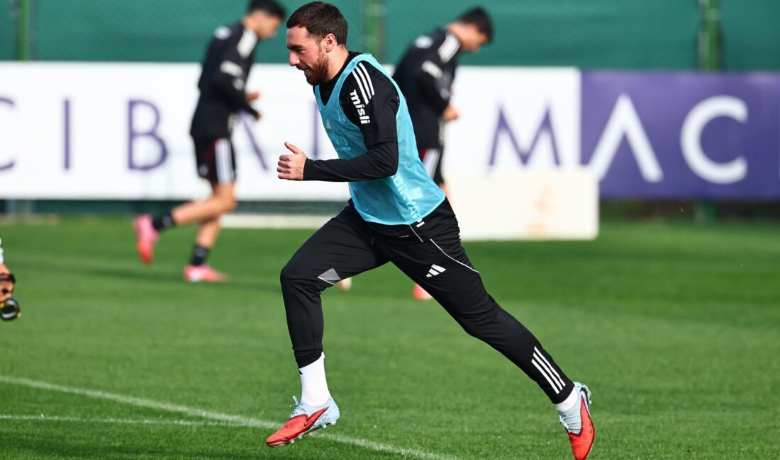 Fenerbahçe derbisi sonrasında idmanlara katılmayarak, futbolu bırakma veya takımdan ayrılma