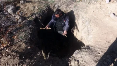 Van’ın Erciş ilçesine bağlı Haydarbey Mahallesi’ndeki 600 yıllık tarihi mezarlık,