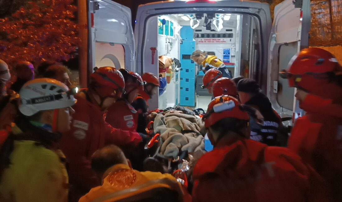 Bursa’da doğa yürüyüşüne çıkan iki arkadaş, yağış nedeniyle kayganlaşan zeminde