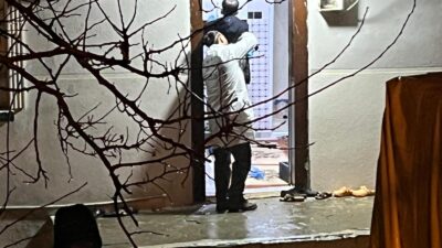 Olay, akşam saatlerinde Aşağı Sarhan Mahallesi’nde meydana geldi. Boyacılık yaparak