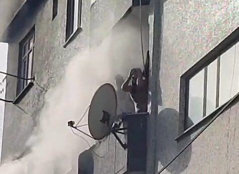 Yangın, saat 12.30 sıralarında Merkez Mahallesi Sefa Sokak’ta bulunan 4