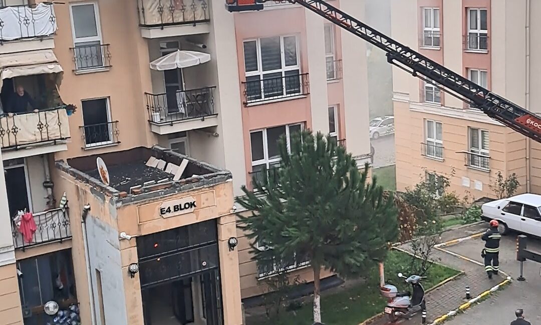 Yeniköy Mahallesi Kirazlı Bahçe Caddesi’ndeki 5 katlı apartmanın 4’üncü katında