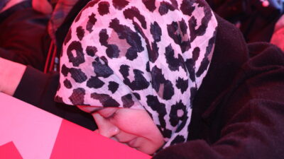 Uyuşturucu operasyonunda şehit düşen polis memuru Emre Albayrak’ın Türk bayrağına