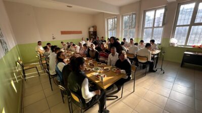 Programa il protokolü, ilgili kurum müdürleri, sivil toplum kuruluşlarının temsilcileri,