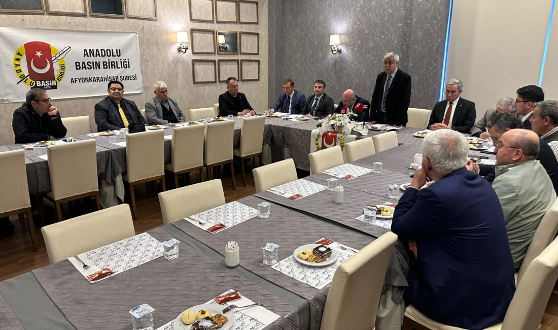 Toplantıya katılan siyasi parti il başkanları, Afyonkarahisar’daki güncel gelişmeler, yerel