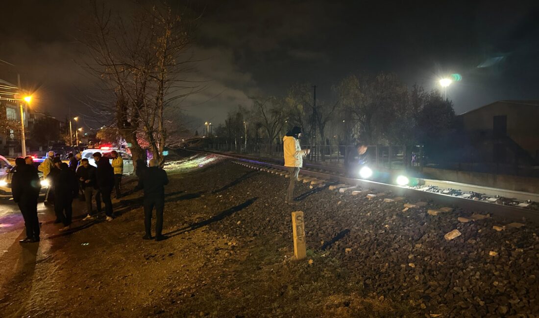 Ağır yaralanan genç, sağlık ekiplerinin olay yerindeki ilk müdahalesinin ardından